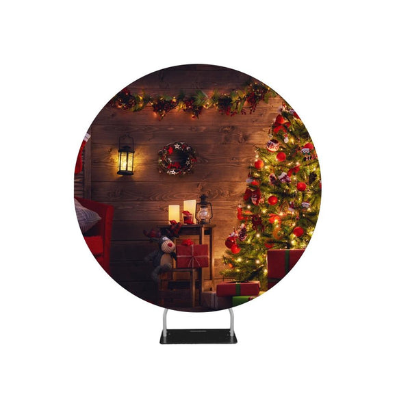 Prachtige woonkamer versierd met een kerstcirkel als achtergrondstandaard