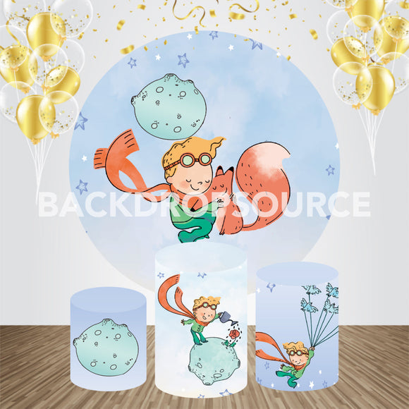 Ronde achtergrondset voor een babyjongen met cartoonthema